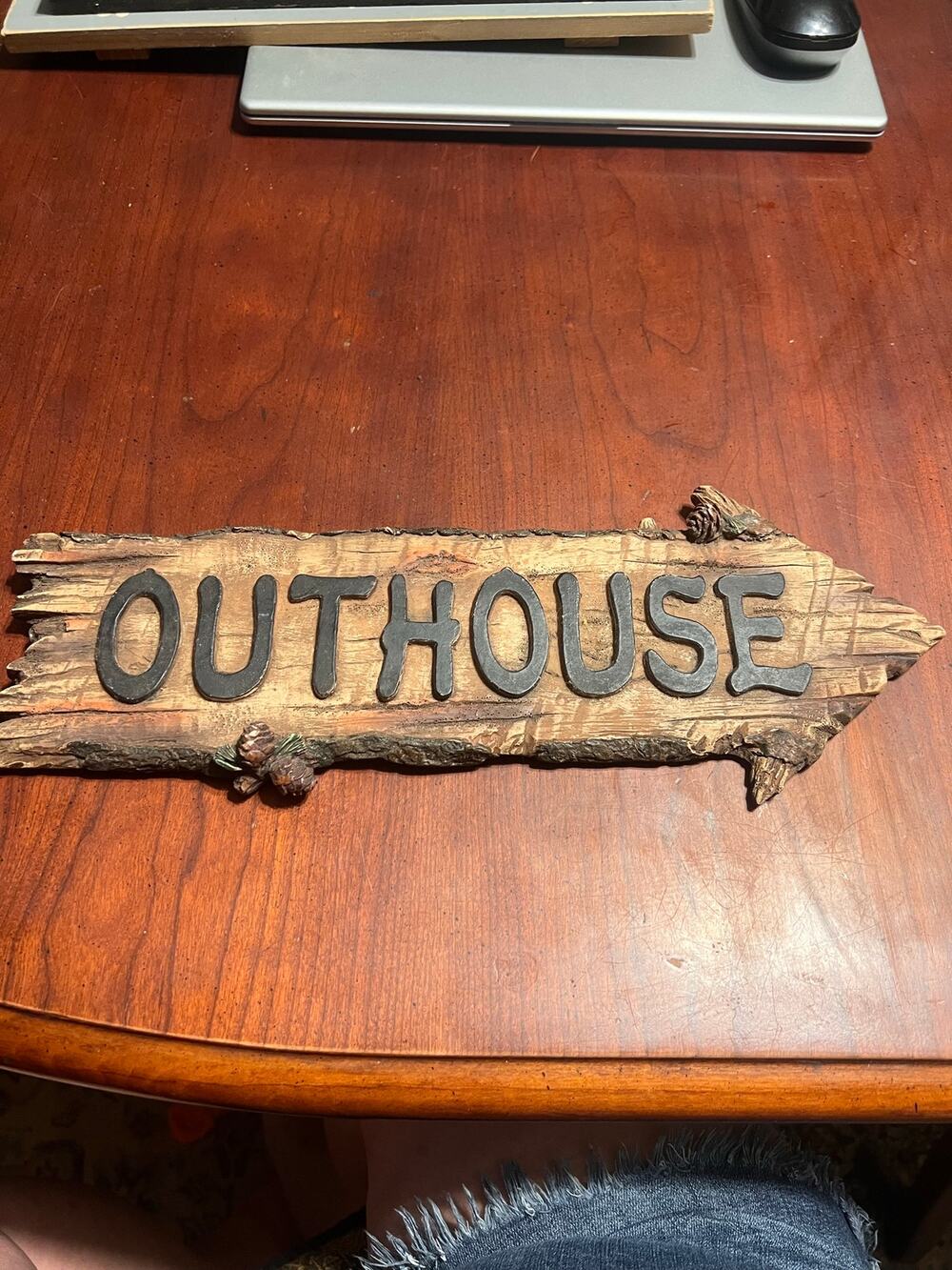 Rustic Country Sign "OUTHOUSE" Arrow Faux Pine Tree Ceramic 15.25"x6.25"